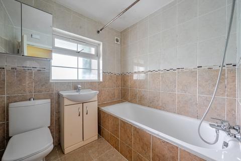2 bedroom flat for sale, Wilmer Crescent, Kingston Upon Thames, KT2