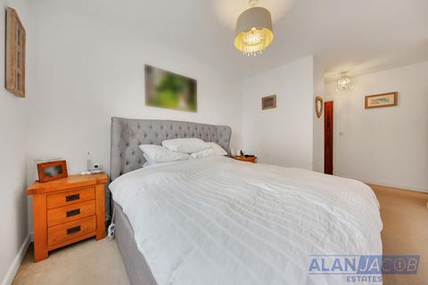 3 bedroom flat to rent, Dalton House, Barking IG11