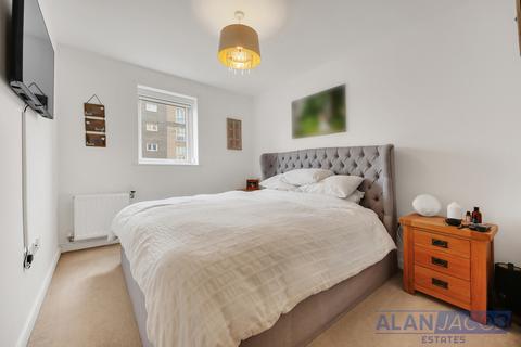 3 bedroom flat to rent, Dalton House, Barking IG11
