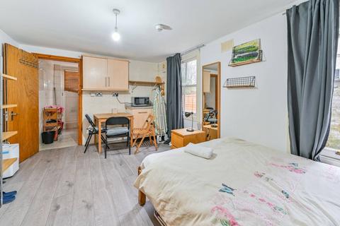 Studio to rent, Highbury, Highbury, London, N7