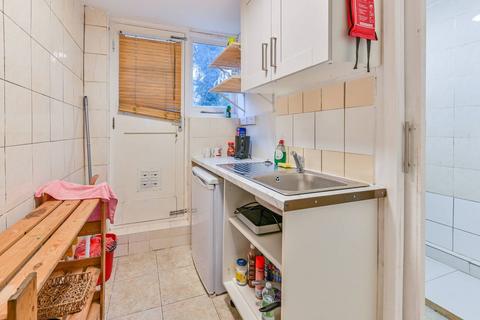 Studio to rent, Highbury, Highbury, London, N7