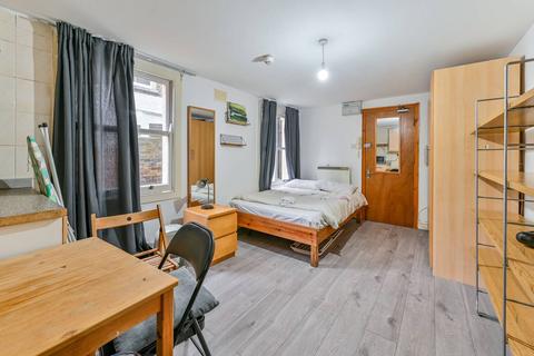 Studio to rent, Highbury, Highbury, London, N7