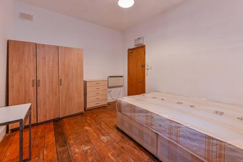 Studio to rent, Highbury, Highbury, London, N7
