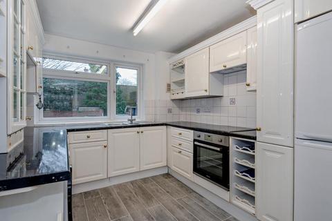 2 bedroom apartment to rent, The Avenue