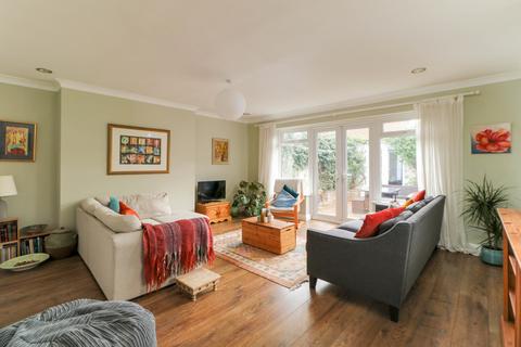 4 bedroom end of terrace house for sale, St Nicholas Street, Old Portsmouth