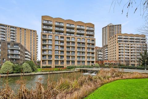 3 bedroom flat for sale, Lakeside Drive, London, NW10