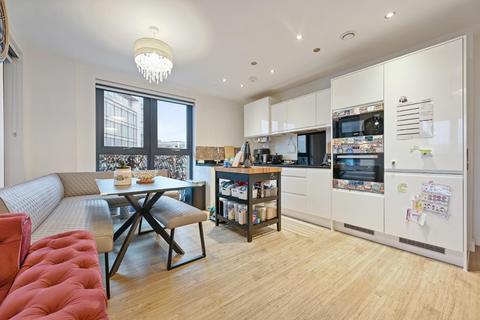 3 bedroom flat for sale, Lakeside Drive, Park Royal