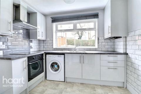 3 bedroom end of terrace house to rent, Farnborough Road, Nottingham