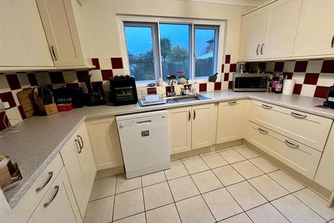 4 bedroom detached house for sale, Myrrfield Road, Bishopdown, Salisbury