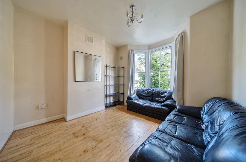 House in London - View 2