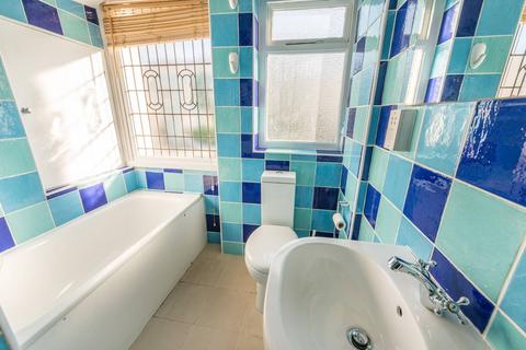 1 bedroom flat to rent, Campden Hill Gardens, Notting Hill, London, W8