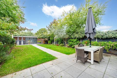 5 bedroom house to rent, Salmon Street, Kingsbury, London, NW9