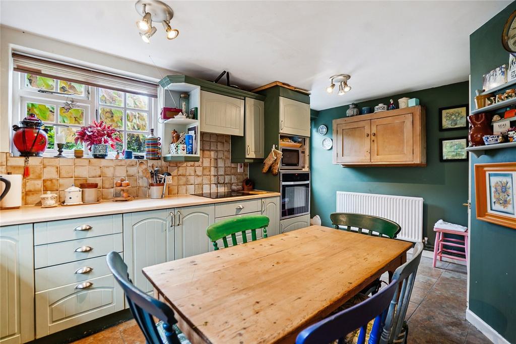 Kitchen/B'fast Room