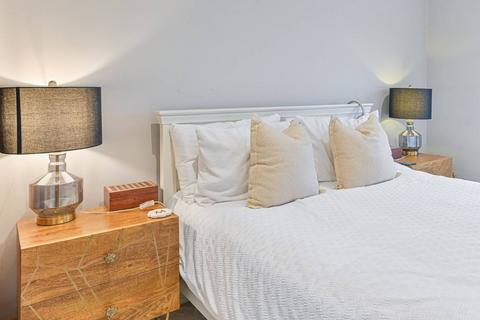 2 bedroom flat for sale, Hopton rd, Woolwich Riverside, Woolwich, SE18