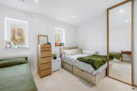 1 bedroom flat for sale, Mozart Gardens, W3
