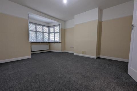 2 bedroom maisonette to rent, High Street, Hornchurch