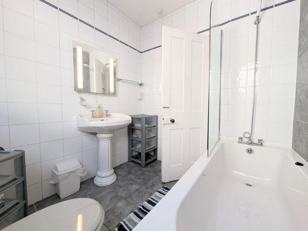 Apartment in Bournemouth - More