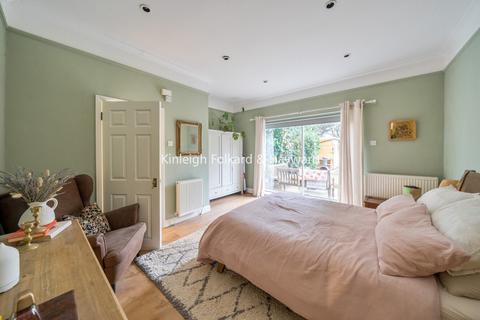 undefined, Queens Avenue, London, N10