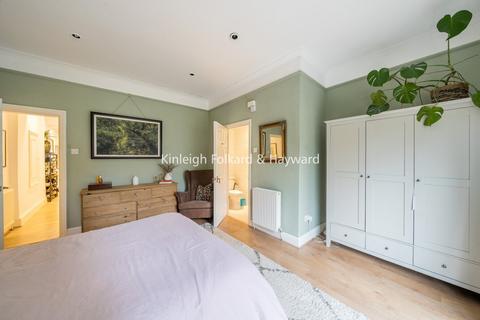 undefined, Queens Avenue, London, N10