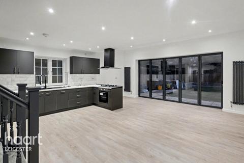 4 bedroom bungalow for sale, Ingarsby Close, Leicester