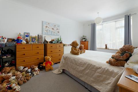 2 bedroom flat for sale, Cherry Garden Avenue, Harvey Court, CT19