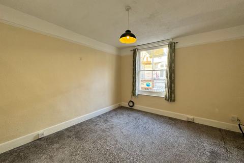 2 bedroom apartment to rent, High Street, Hythe, CT21