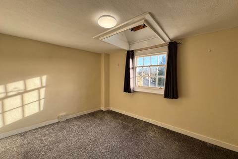 2 bedroom apartment to rent, High Street, Hythe, CT21