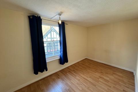2 bedroom apartment to rent, High Street, Hythe, CT21