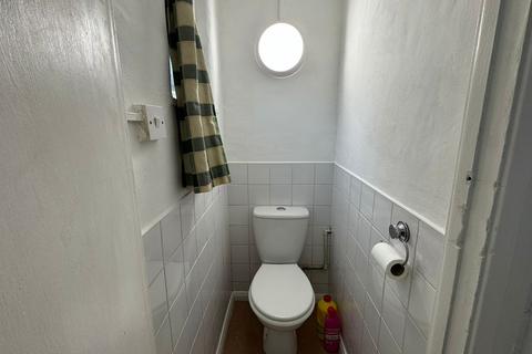 3 bedroom semi-detached house to rent, Queenswood Avenue, Hounslow, TW3