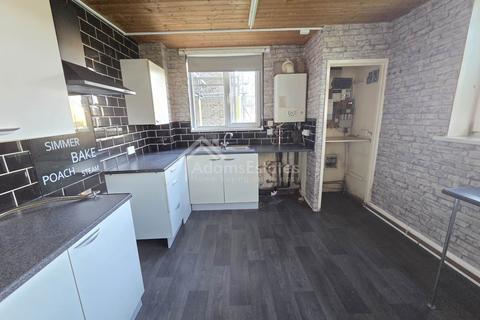 2 bedroom flat to rent, Cross Bank Road, Batley