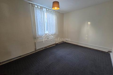 2 bedroom flat to rent, Cross Bank Road, Batley