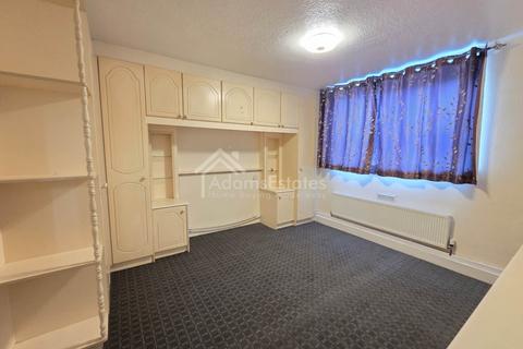 2 bedroom flat to rent, Cross Bank Road, Batley
