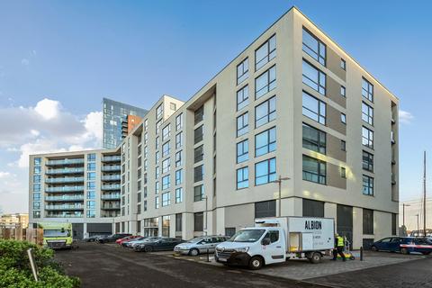 2 bedroom flat to rent, Maritime Walk, Southampton SO14