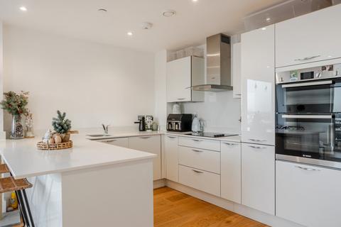 2 bedroom flat to rent, Maritime Walk, Southampton SO14