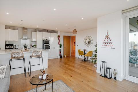 2 bedroom flat to rent, Maritime Walk, Southampton SO14