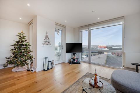 2 bedroom flat to rent, Maritime Walk, Southampton SO14