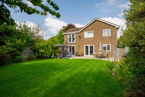 4 bedroom detached house for sale, James Close, Lyminge, CT18