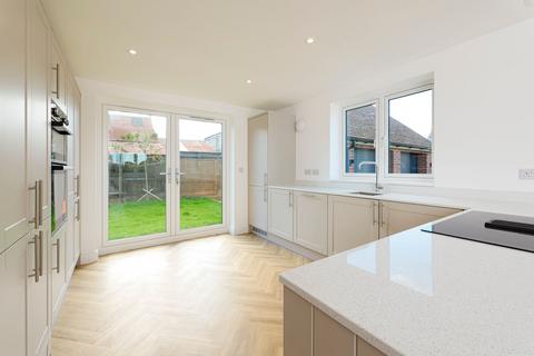3 bedroom detached house for sale, Canterbury Road, Densole, CT18