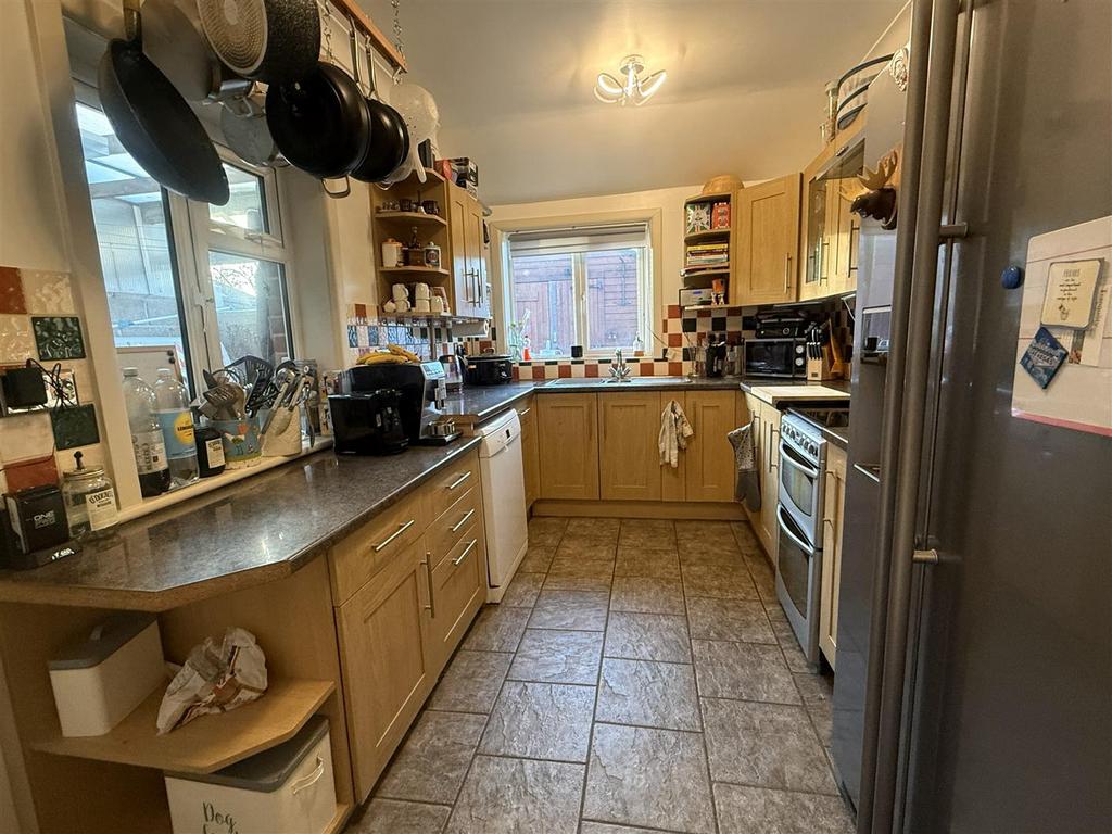 Kitchen 1.jpg