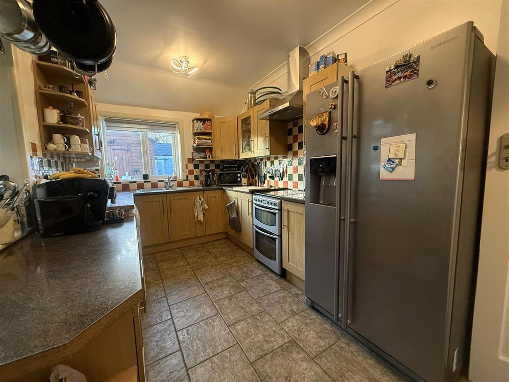 Kitchen 2.jpg