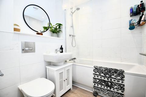 2 bedroom terraced house for sale, Shergar Way, Salford, M6