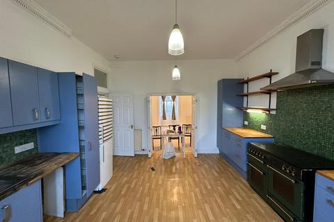 3 bedroom flat to rent, 7b, Charlotte Street, Perth, PH1 5LW