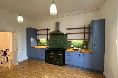 3 bedroom flat to rent, 7b, Charlotte Street, Perth, PH1 5LW