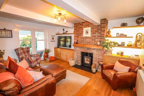 2 bedroom semi-detached house for sale, Bexhill Road, Ninfield, TN33