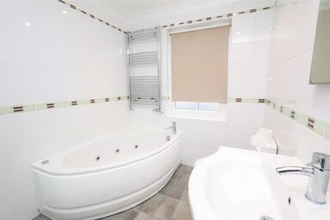 3 bedroom terraced house to rent, Allhallowgate, Ripon