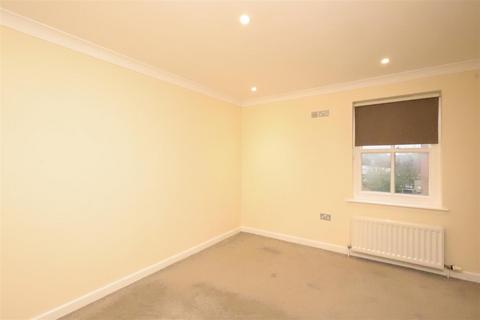 3 bedroom terraced house to rent, Allhallowgate, Ripon