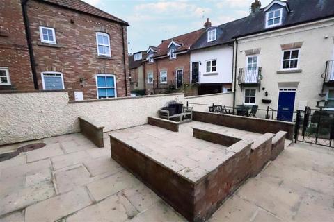 3 bedroom terraced house to rent, Allhallowgate, Ripon