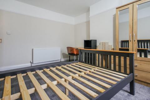 2 bedroom semi-detached house to rent, Cherington Road, Birmingham B29