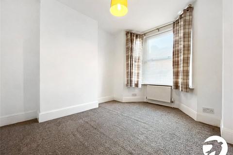 3 bedroom terraced house to rent, Curzon Road, Chatham, ME4