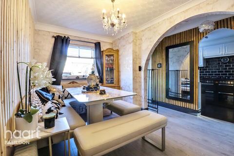 4 bedroom end of terrace house for sale, Queens Road, Basildon